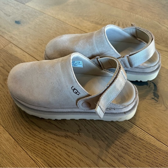 UGG Goldenstar Clogs in Sand - Picture 7 of 9